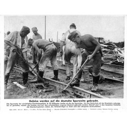 13830	 WWII press photo print	 Geleise werden auf die deutsche Spurweite gebracht	 Russia, Serie 1475b, 1941	