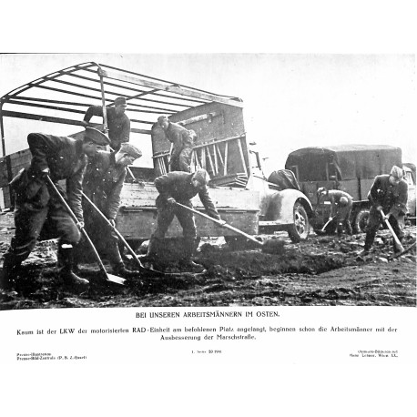 13854	 WWII press photo print	 Bei unseren Arbeitsmännern im Osten	 Russia 1941 Presse-Bild-Zentrale	