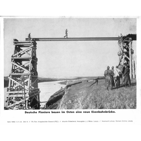 13879	 WWII press photo print	 Deutsche Pioniere bauen im Osten eine neue Eisenbahnbrücke	 Russia 1942, Serie 1538d	